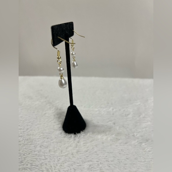 Elegant Pearl Drop Earrings - Picture 5 of 11